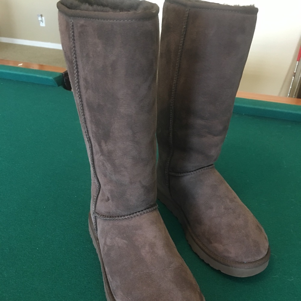 UGG Women’s Classic Tall II Chocolate Brown